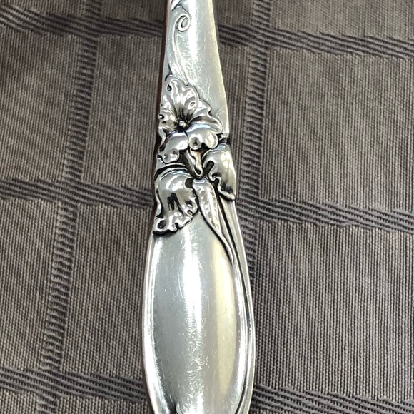 White Orchid by Community Pierced Tablespoon/Serving Spoon 8 1/4" Silverplated - Picture 3 of 9